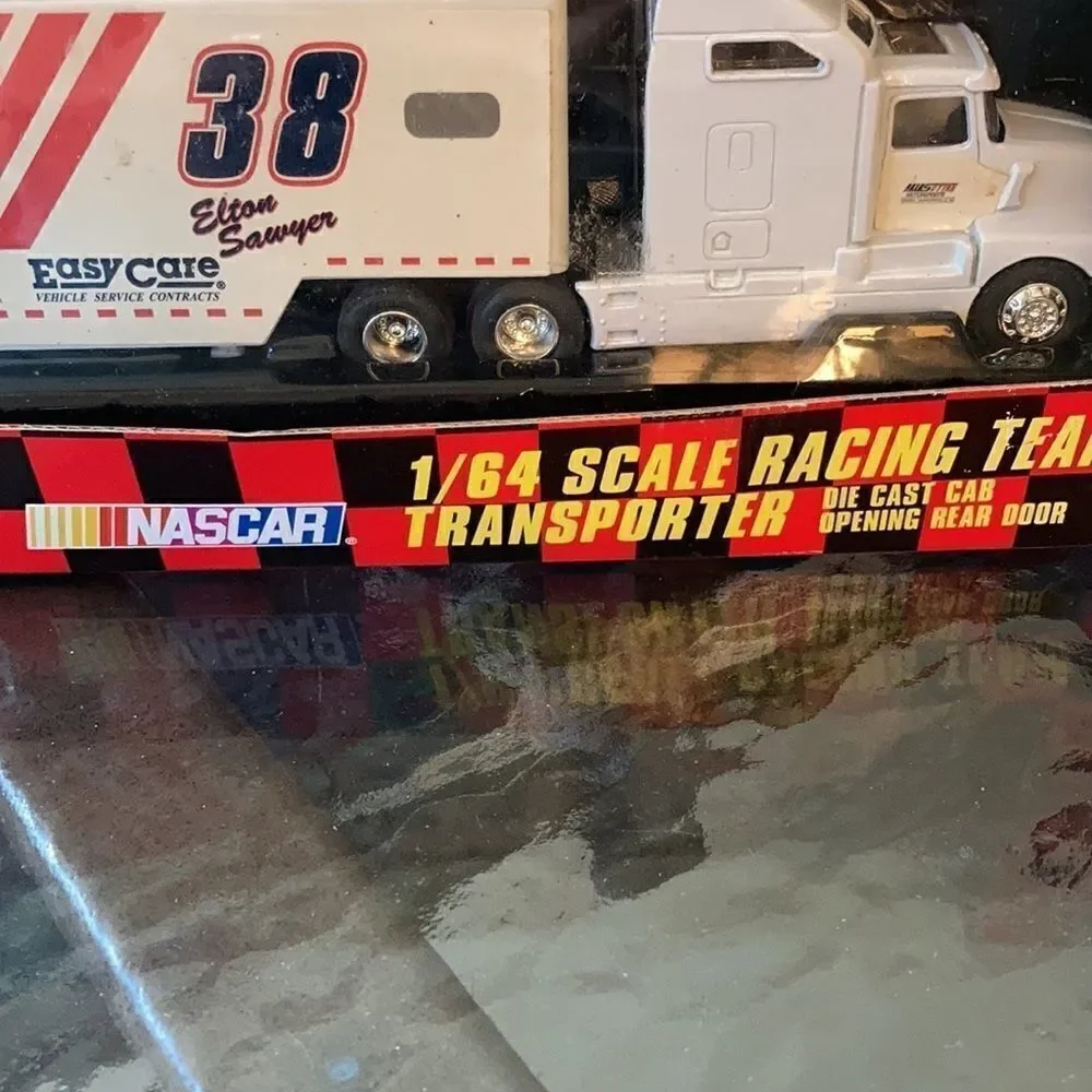 1997 Nascar Barbasol #38 transpoter 1:64 Die cast NIB